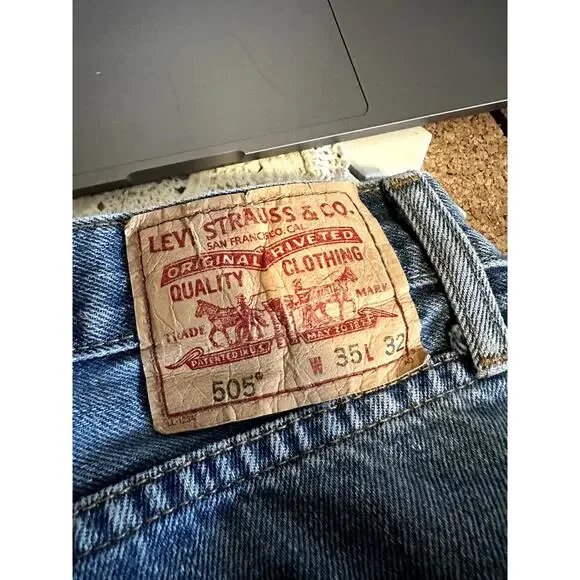 Levi's 505 Denim Jeans Size Waist 35 Classic Loose Fit Baggy Medium Wash - Picture 2 of 14